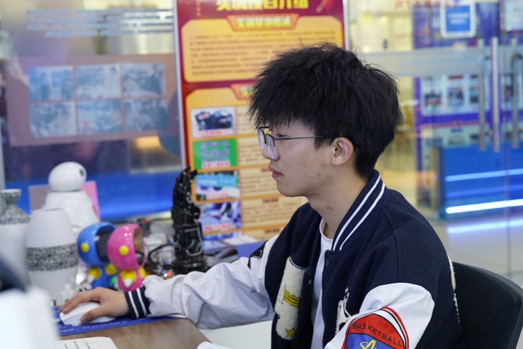 優(yōu)秀學子|全新起點，再度逐夢