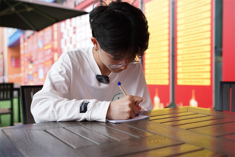 電競少年：以熱愛為青春正名，以拼搏為夢想加冕