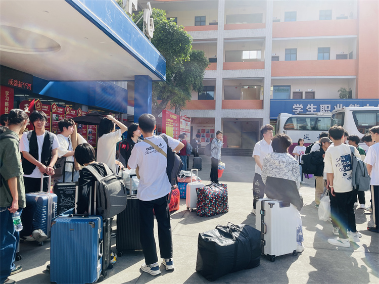 不負韶華，再攀高峰！新華京東社會實踐歡送會