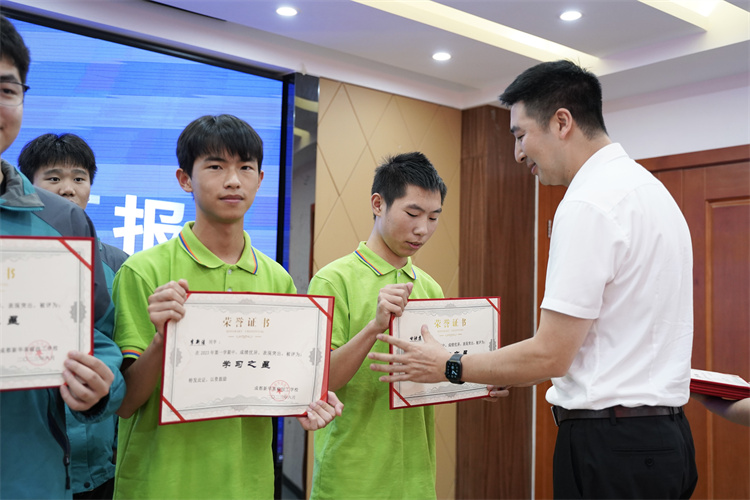 凝心聚力，收獲碩果|成都新華畢業(yè)階段答辯圓滿禮成