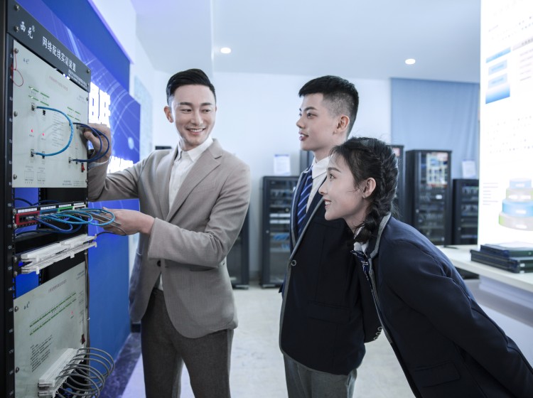 高中沒畢業(yè)，成都哪家學(xué)校好？