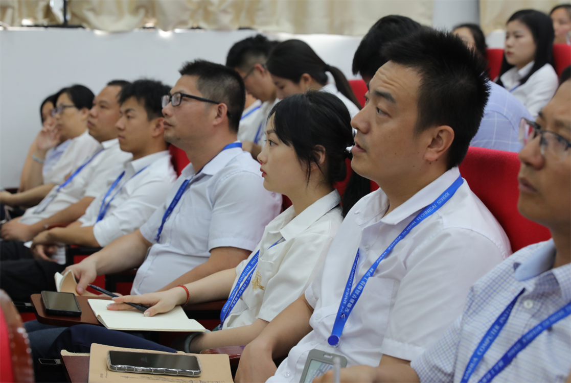 匯聚全國名師 實戰(zhàn)練兵分享 新華名師巡講開啟暑期全員“充電”模式