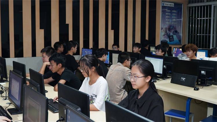 軍訓(xùn)后開學(xué)第一周，一起來看活力滿滿的大家