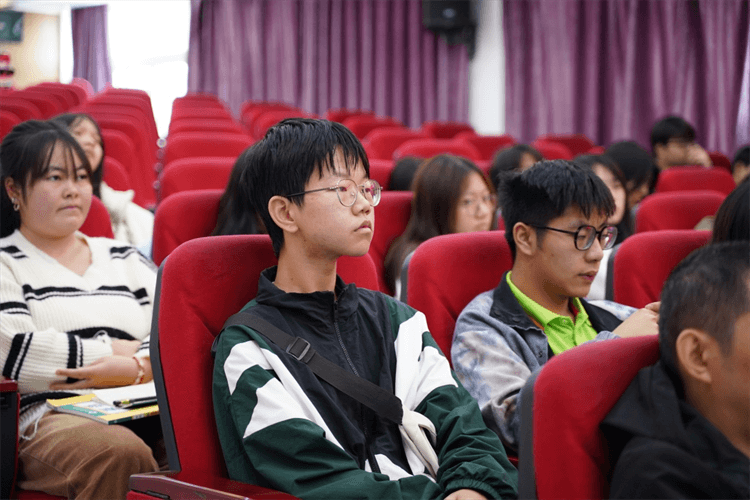 初高中生后悔輟學(xué)打工，如何才能重啟校園之旅