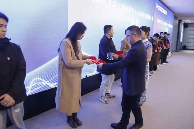 獲獎+1！！成都新華老師又又又獲獎啦！