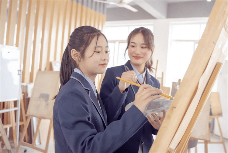 孩子不想上學(xué)，選擇打工還是來成都新華學(xué)技術(shù)