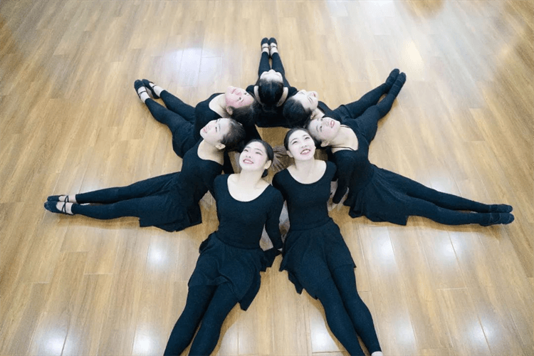 孩子不想上學(xué)，選擇打工還是來成都新華學(xué)技術(shù)