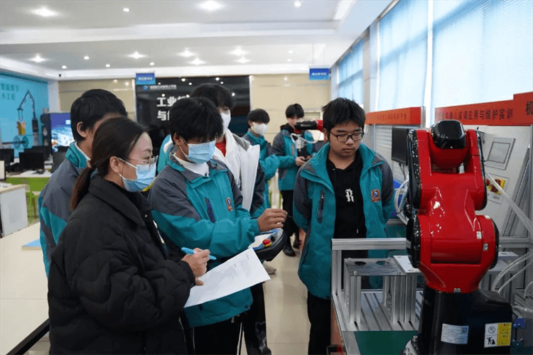 孩子不想上學(xué)，選擇打工還是來成都新華學(xué)技術(shù)