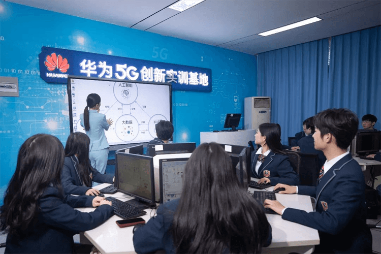 孩子不想上學(xué)，選擇打工還是來成都新華學(xué)技術(shù)