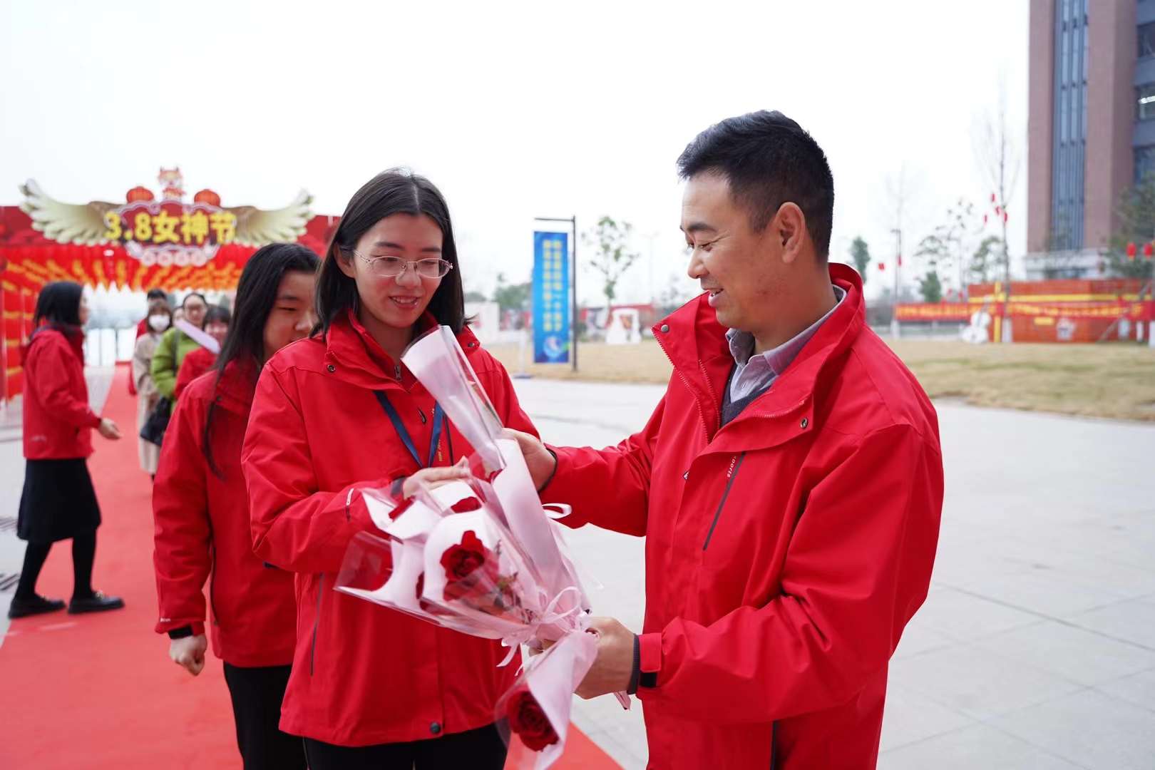 婦女節(jié)！獻給所有成都新華的女老師們