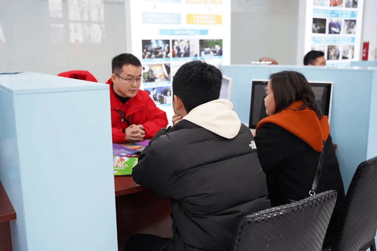 職教面對(duì)面，成都新華330咨詢周來(lái)啦！