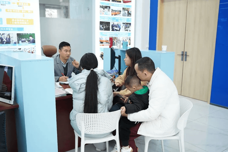 職教面對(duì)面，成都新華330咨詢周來(lái)啦！