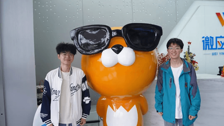 名企研學游—成都新華學子走進微應(yīng)互動