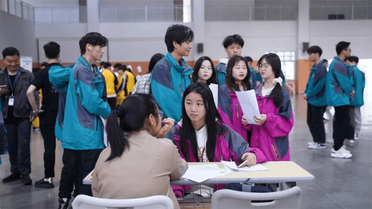 100+崗位來襲，成都新華這場招聘會，厲害