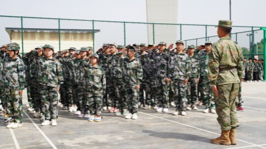 <b>2024級春季新生軍事素質(zhì)拓展訓(xùn)練匯報表演</b>