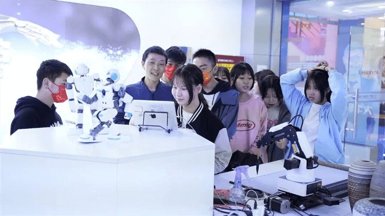 擇校關(guān)鍵詞：“到校、實(shí)地、考察”，請記住