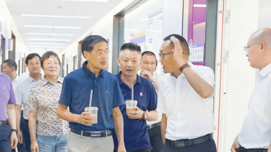 <b>安徽省人民政府參事室領(lǐng)導(dǎo)蒞臨我校參觀指導(dǎo)</b>