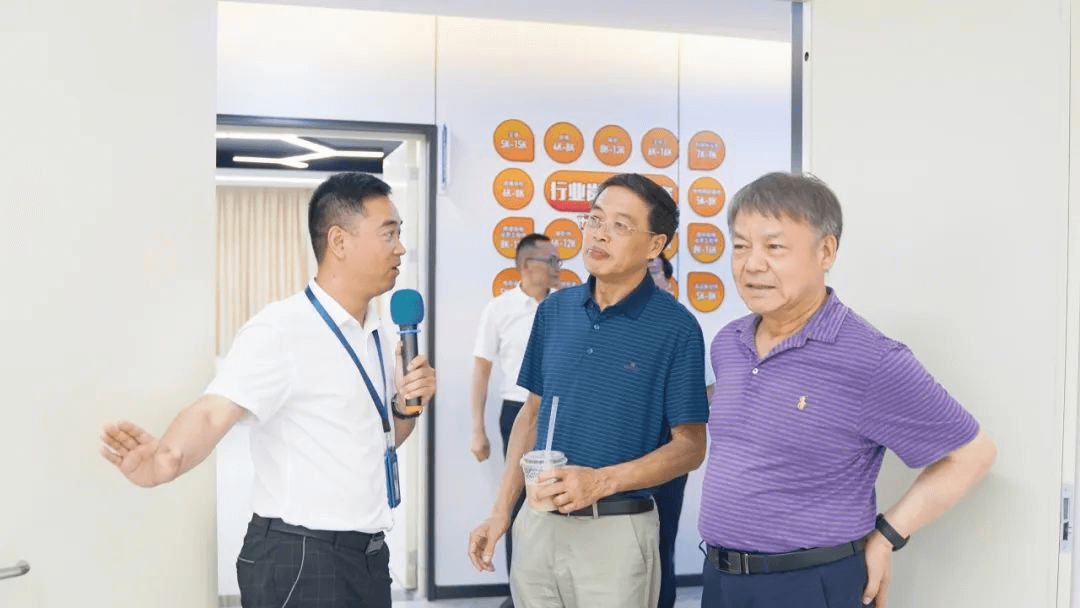 安徽省人民政府參事室領導蒞臨我校參觀指導