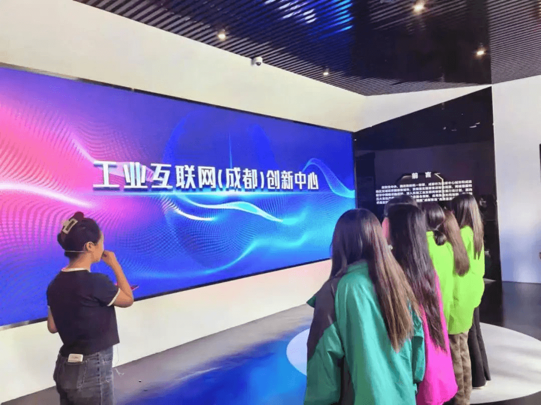 2024成都新華首批新生夏令營(yíng)活動(dòng)開(kāi)營(yíng)