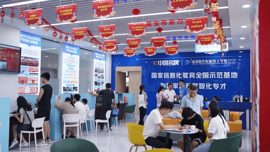 中考成績(jī)已陸續(xù)出爐，成都新華報(bào)名火熱