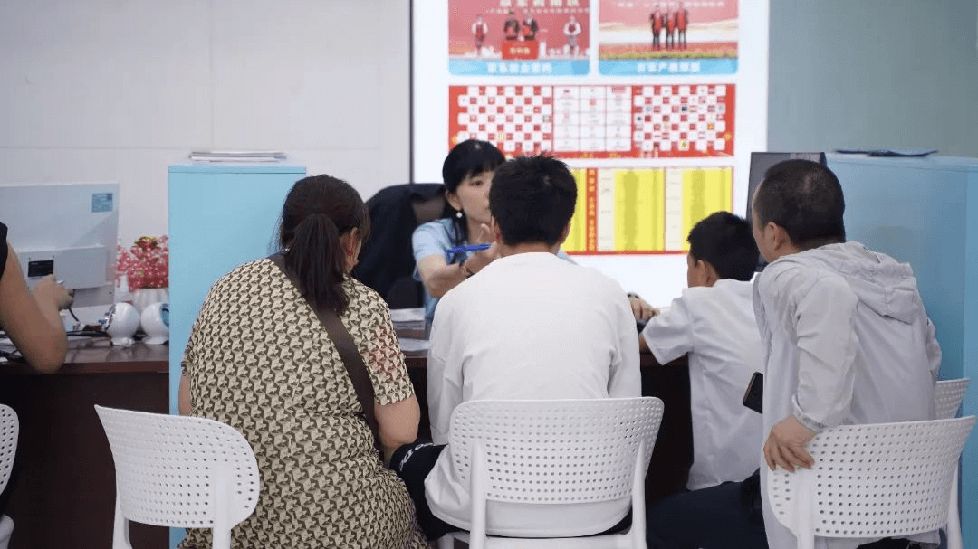 中考成績(jī)已陸續(xù)出爐，成都新華報(bào)名火熱