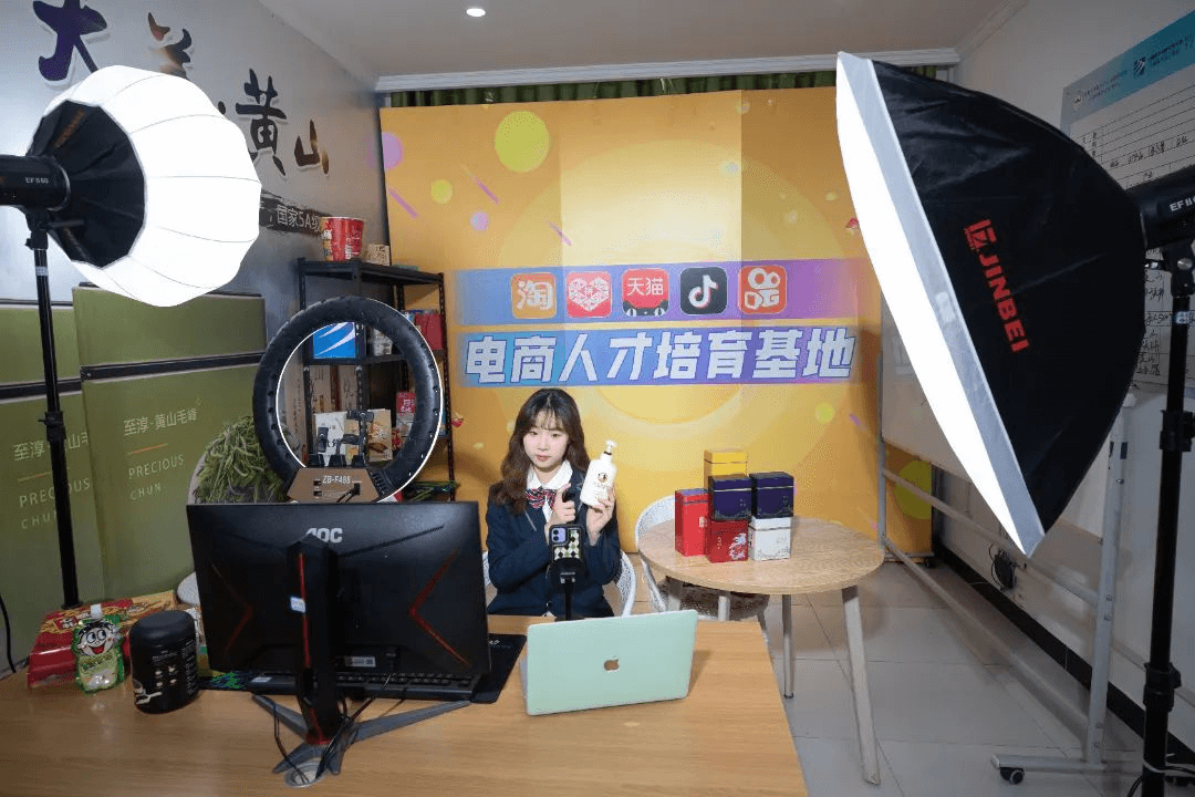 成都新華短期精品就業(yè)班招生簡(jiǎn)章