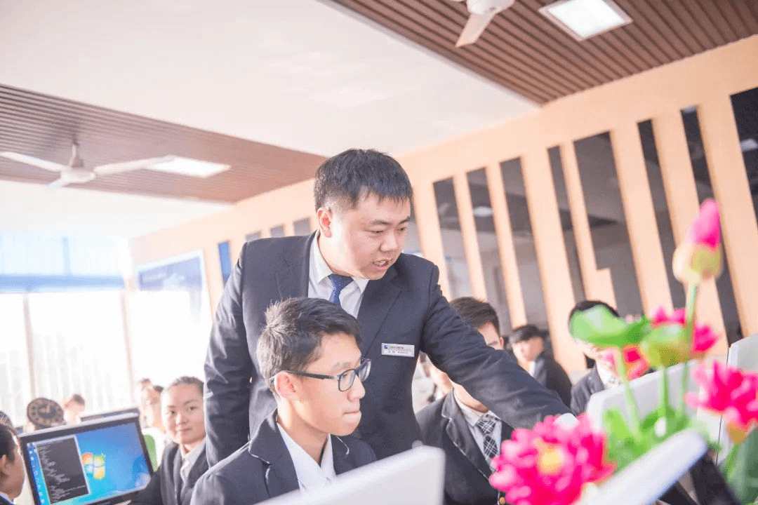 成都新華短期精品就業(yè)班招生簡(jiǎn)章