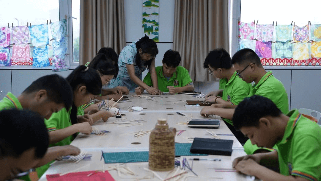 初入新華的他們，在學校學習生活怎么樣？