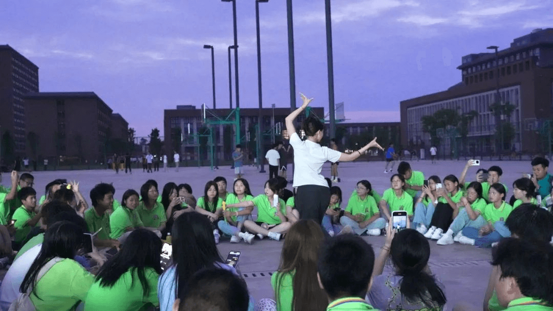 初入新華的他們，在學校學習生活怎么樣？