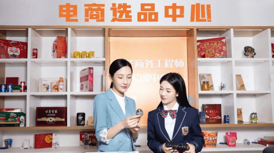 <b>在成都新華，同學(xué)們是怎么上課的？</b>