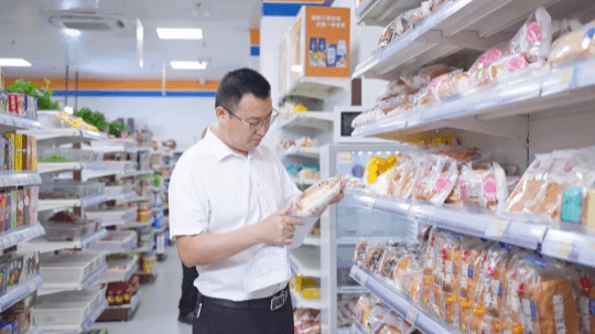 <b>成都新華開(kāi)展校園安全大檢查</b>