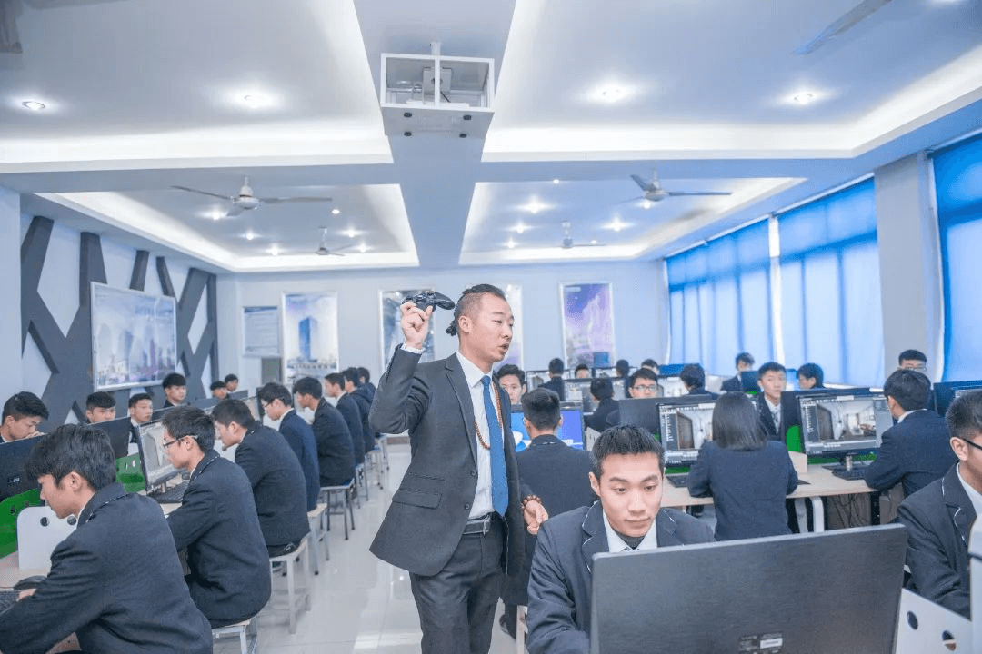 “白領(lǐng)”過剩？有一技之長更有安全感！