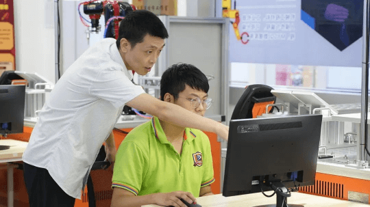 <b>開(kāi)學(xué)季，新華的老師們有話對(duì)你說(shuō)！</b>