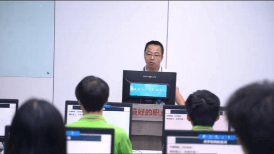 <b>我校李宗偉老師獲省級(jí)表彰</b>