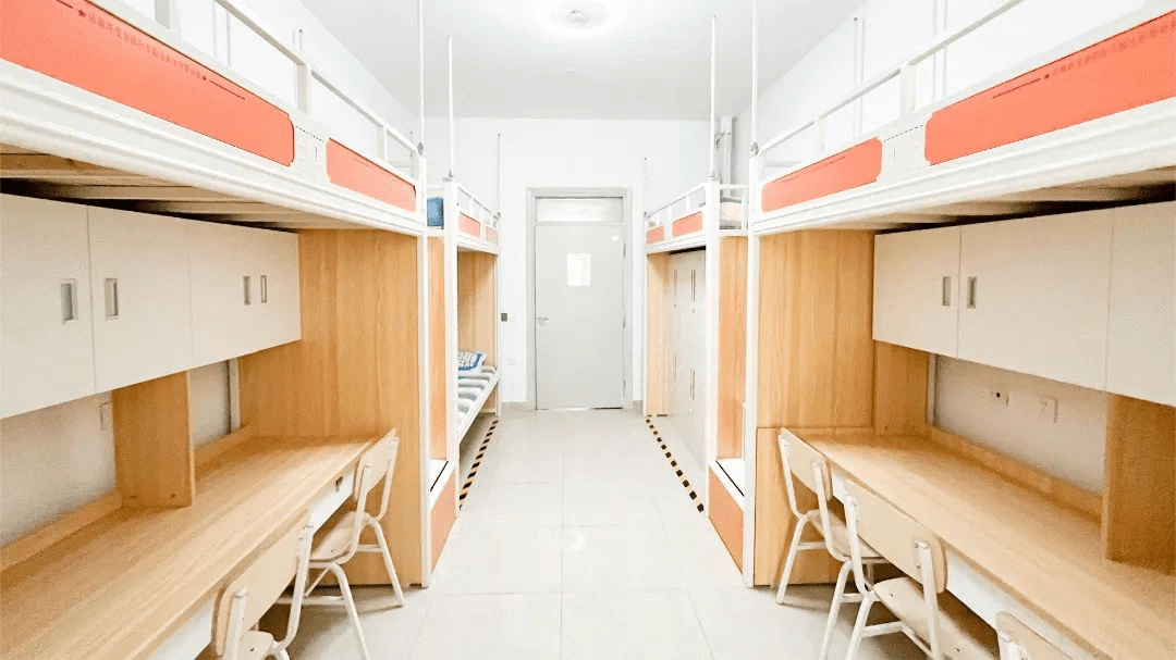 家長(zhǎng)請(qǐng)放心，孩子在新華都挺好！