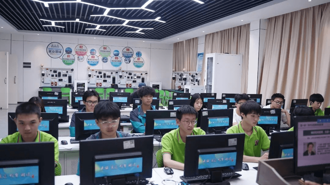 二次擇校為什么選擇成都新華，他們說(shuō)了心里話