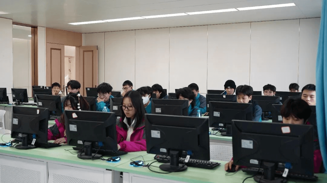 開(kāi)學(xué)一個(gè)月，新華學(xué)子的校園生活是什么樣的呢