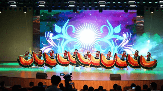 <b>勇敢追夢，你只管努力，其他的交給成都新華</b>