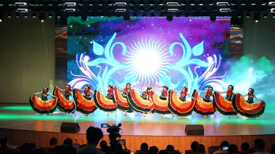 勇敢追夢，你只管努力，其他的交給成都新華