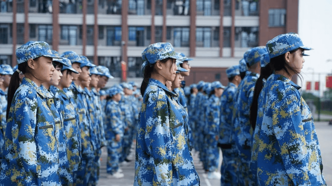 成都新華2024年秋季新生軍事素質(zhì)拓展訓(xùn)練