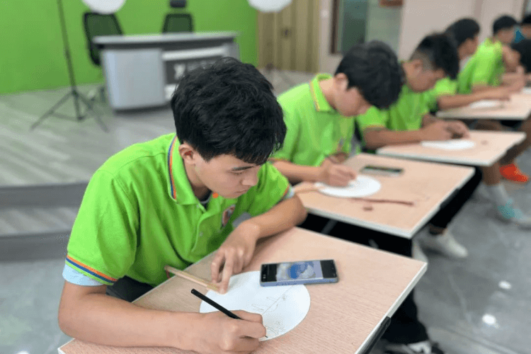 孩子想轉(zhuǎn)學(xué)學(xué)技術(shù)，家長到底該不該支持？