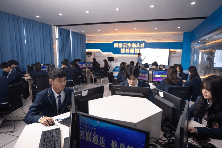 孩子想轉(zhuǎn)學(xué)學(xué)技術(shù)，家長到底該不該支持？