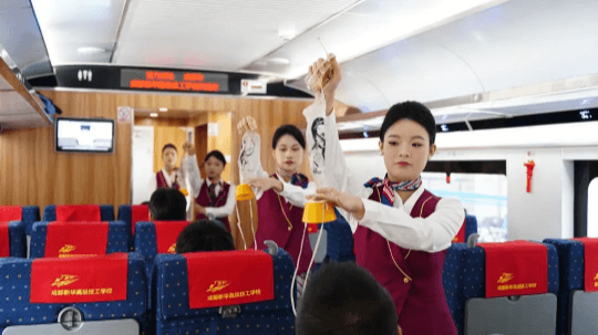 <b>致父母：別擔(dān)心，這是我在成都新華的生活</b>