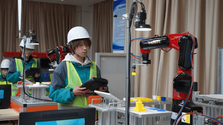 年末遭遇求職困境？不如學(xué)門技術(shù)，年后開啟新機(jī)遇