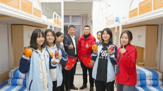 <b>初入新華的新生們，在學(xué)校學(xué)習(xí)生活是什么樣的？</b>