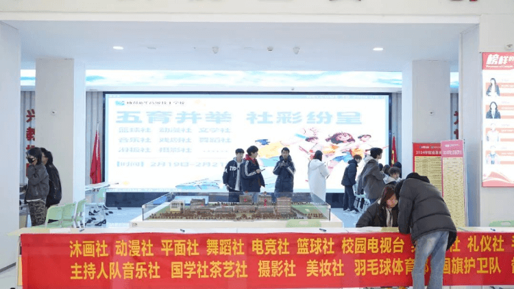 初入新華的新生們，在學(xué)校學(xué)習(xí)生活是什么樣的？