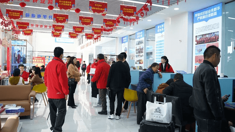 春季擇校為什么要選成都新華？聽(tīng)聽(tīng)他們?cè)趺凑f(shuō)