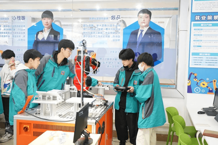 2025年春季學(xué)位告急，千萬不能錯過春季報(bào)名！