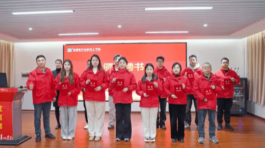 <b>攜手共進(jìn)·技綻賽場(chǎng)|成都新華2025年賽事班正式開班</b>