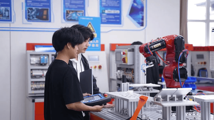 別再誤解！一文讀懂孩子真實的職校生活日常